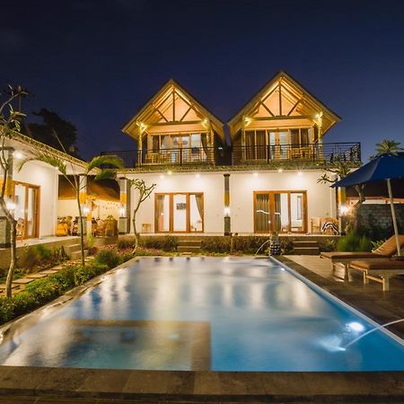 Pi Karya Beach Batununggul Экстерьер фото